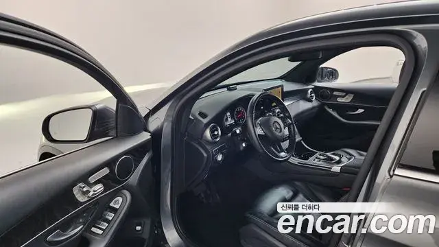 Mercedes-Benz GLC-Class 2019 — Şəkil 13/34