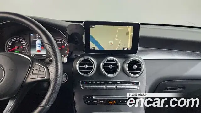 Mercedes-Benz GLC-Class 2019 — Şəkil 18/34