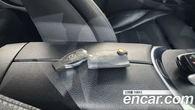 Mercedes-Benz GLC-Class 2019 — Şəkil 1/34