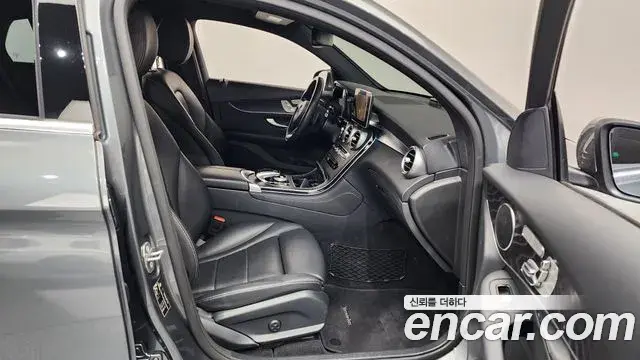 Mercedes-Benz GLC-Class 2019 — Şəkil 17/34