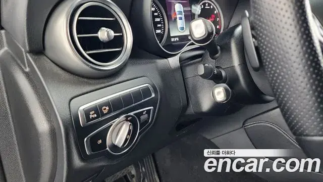 Mercedes-Benz GLC-Class 2019 — Şəkil 28/34
