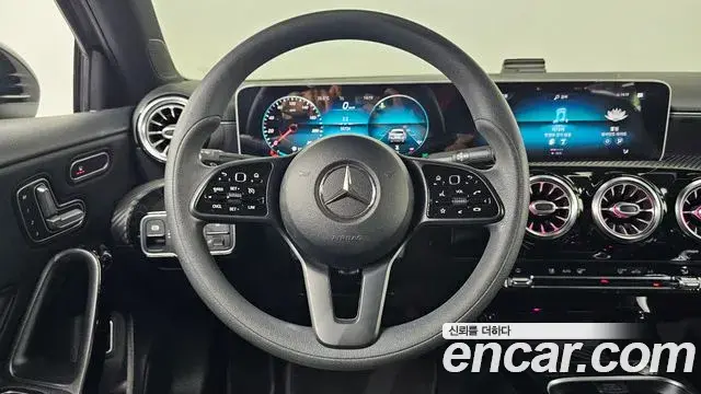 Mercedes-Benz A-Class 2020 — ფოტო 25/30