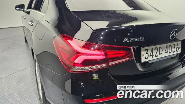 Mercedes-Benz A-Class 2020 — ფოტო 28/30