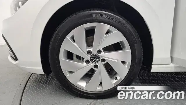 Volkswagen Golf 2022 — Şəkil 19/30