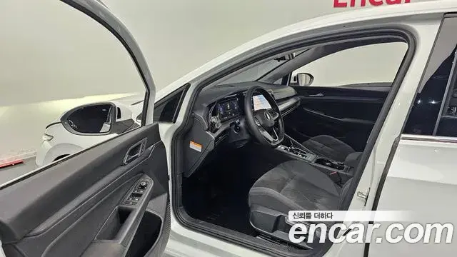Volkswagen Golf 2022 — Şəkil 20/30