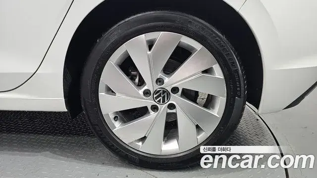 Volkswagen Golf 2022 — Şəkil 24/30