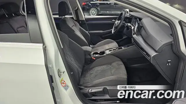 Volkswagen Golf 2022 — Şəkil 8/30