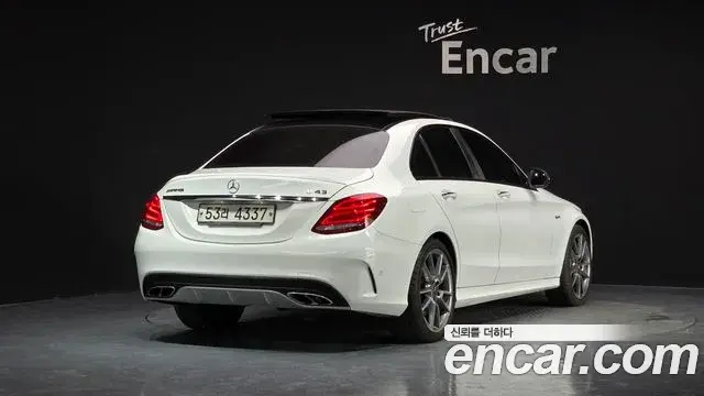 Mercedes-Benz C-Class 2018 — Photo 9/20