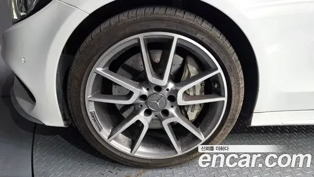 Mercedes-Benz C-Class 2018 — Photo 4/20
