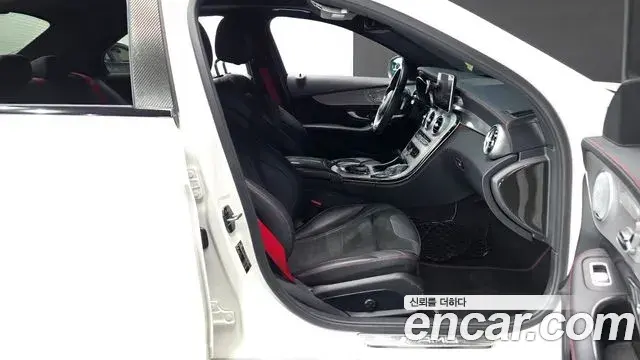 Mercedes-Benz C-Class 2018 — Photo 1/20