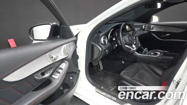Mercedes-Benz C-Class 2018 — Photo 8/20