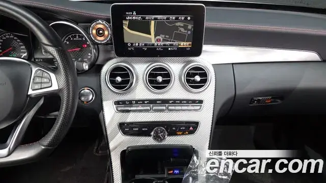 Mercedes-Benz C-Class 2018 — Photo 7/20