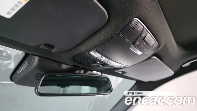 Mercedes-Benz C-Class 2018 — Photo 13/20