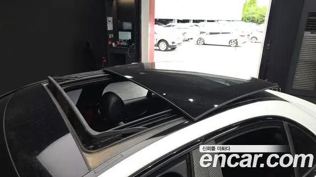 Mercedes-Benz C-Class 2018 — Photo 19/20