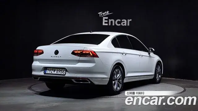 Volkswagen Passat GT 2022 — Фото 2/20