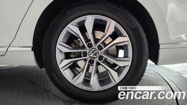 Volkswagen Passat GT 2022 — Şəkil 11/30