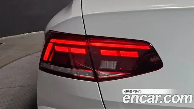 Volkswagen Passat GT 2022 — Şəkil 21/30