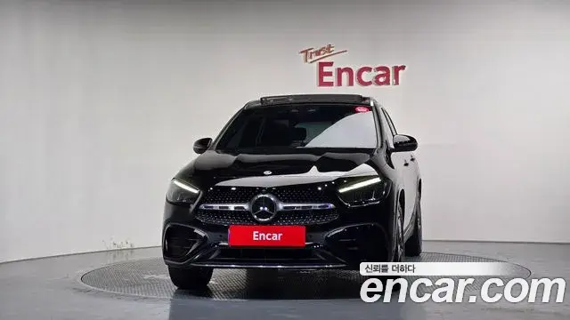 Mercedes-Benz GLA-Class 2024 — Фото 2/20