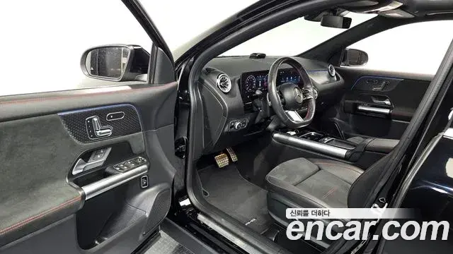 Mercedes-Benz GLA-Class 2024 — Фото 8/20