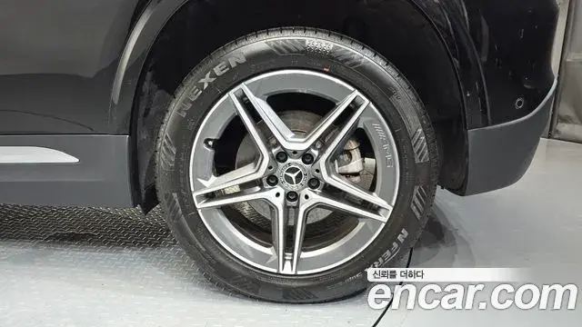 Mercedes-Benz GLA-Class 2024 — Photo 27/31