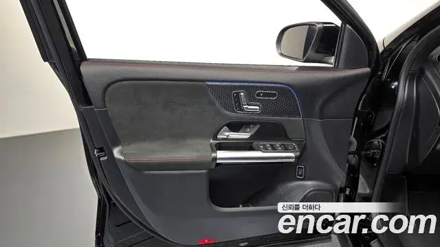 Mercedes-Benz GLA-Class 2024 — Photo 6/31