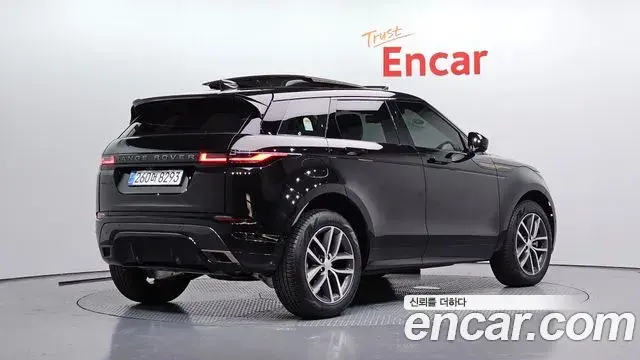 Land Rover Range Rover Evoque 2025 — ფოტო 8/31