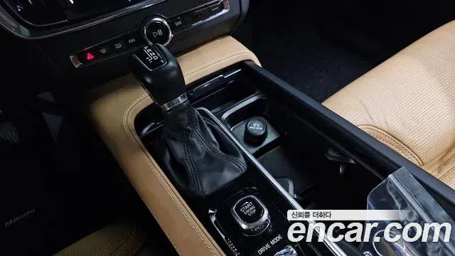 Volvo V90 Cross Country 2020 — ფოტო 11/36