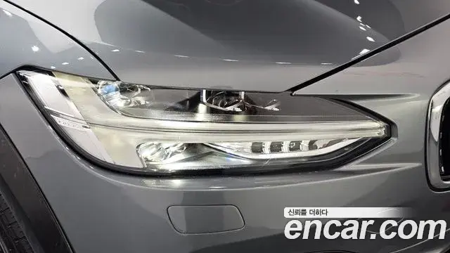 Volvo V90 Cross Country 2020 — ფოტო 17/36