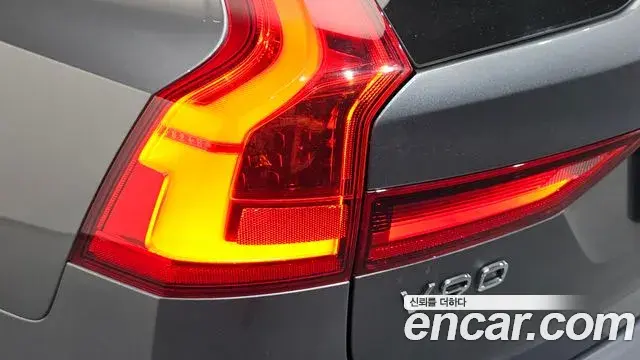 Volvo V90 Cross Country 2020 — ფოტო 23/36
