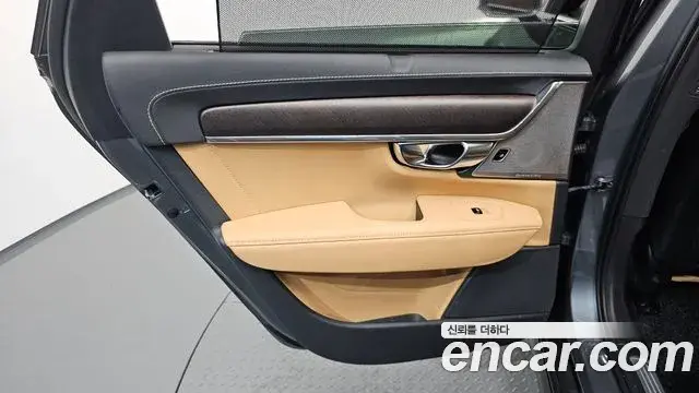 Volvo V90 Cross Country 2020 — ფოტო 19/36