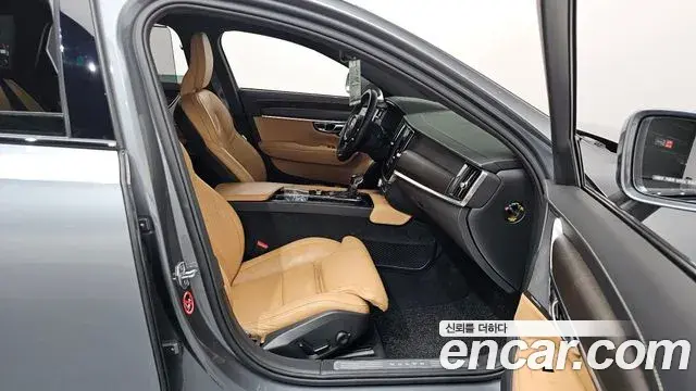 Volvo V90 Cross Country 2020 — ფოტო 24/36