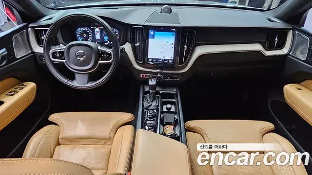 Volvo XC60 2020 — Фото 7/20