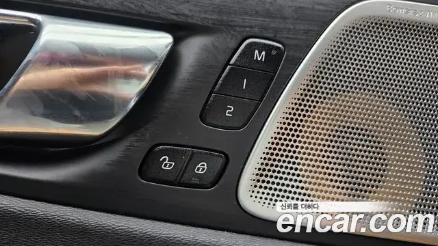 Volvo XC60 2020 — Фото 20/20