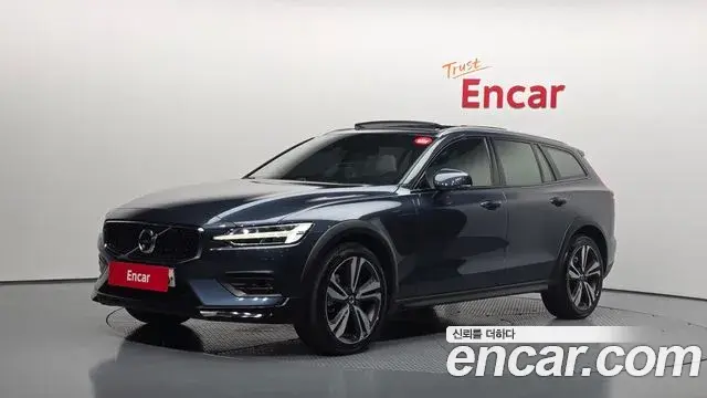 Volvo V60 Cross Country 2020 — ფოტო 18/20