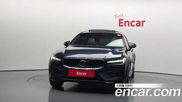 Volvo V60 Cross Country 2020 — ფოტო 15/20