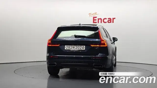 Volvo V60 Cross Country 2020 — ფოტო 10/20