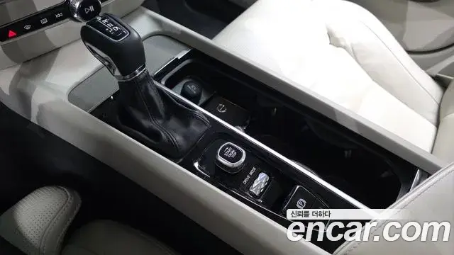 Volvo V60 Cross Country 2020 — ფოტო 17/20