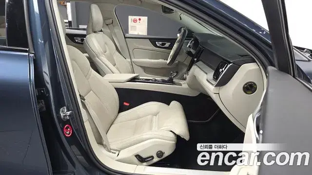 Volvo V60 Cross Country 2020 — ფოტო 7/20