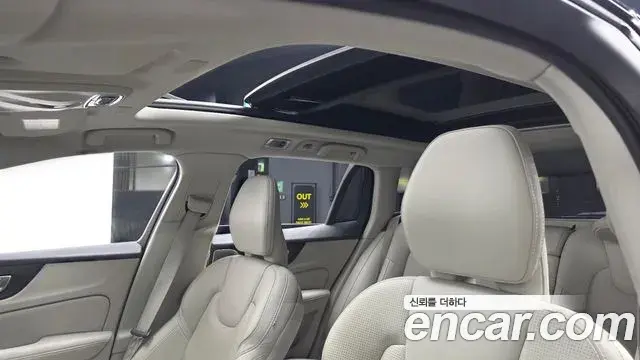 Volvo V60 Cross Country 2020 — ფოტო 19/20