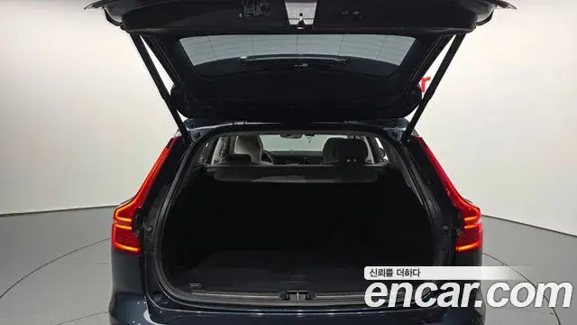 Volvo V60 Cross Country 2020 — ფოტო 2/20
