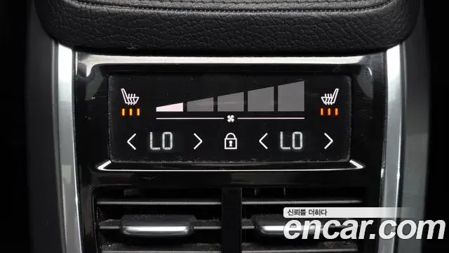 Volvo XC90 2018 — Şəkil 15/20
