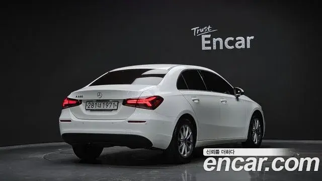 Mercedes-Benz A-Class 2020 — Photo 17/30