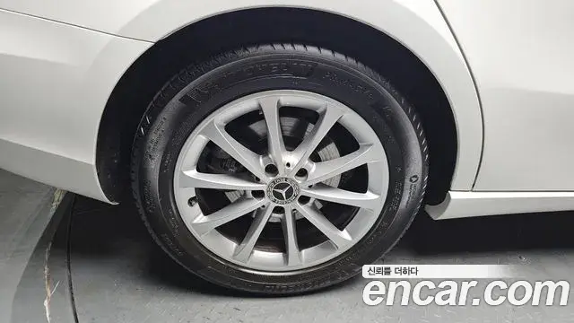 Mercedes-Benz A-Class 2020 — Photo 4/30