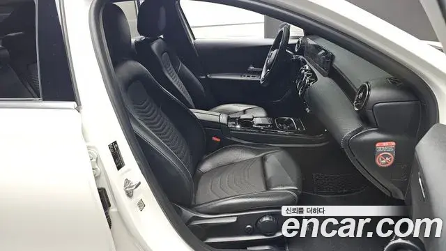 Mercedes-Benz A-Class 2020 — Photo 7/30