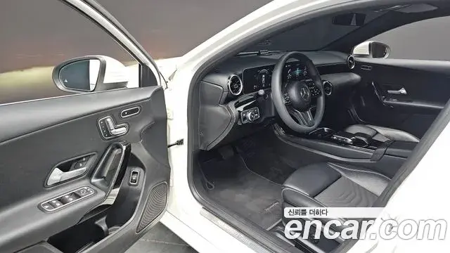 Mercedes-Benz A-Class 2020 — Photo 1/30