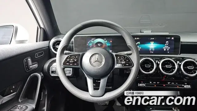 Mercedes-Benz A-Class 2020 — Photo 23/30
