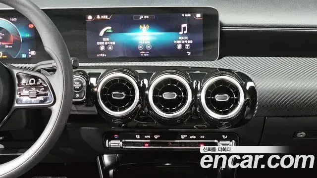Mercedes-Benz A-Class 2020 — Photo 12/30