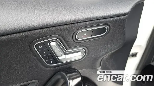 Mercedes-Benz A-Class 2020 — Photo 3/30