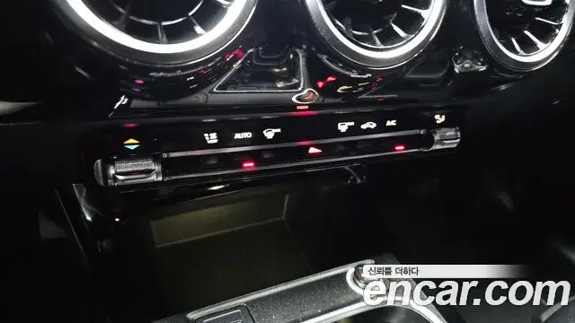 Mercedes-Benz A-Class 2020 — Photo 13/30