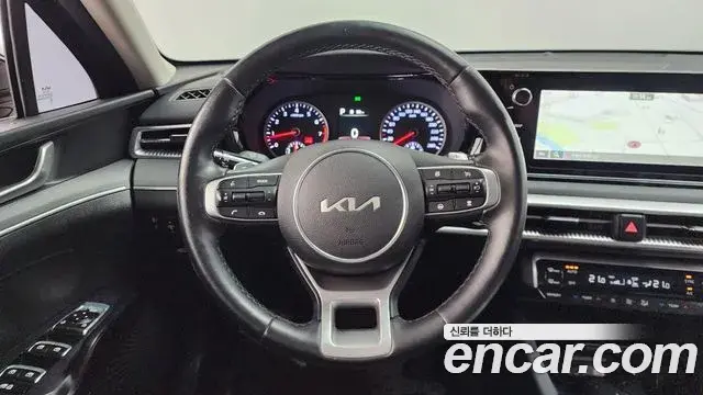 Kia K5 2023 — Фото 12/20